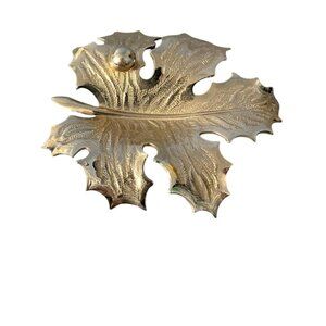Giovanni Leaf pin Brooch gold tone Manly